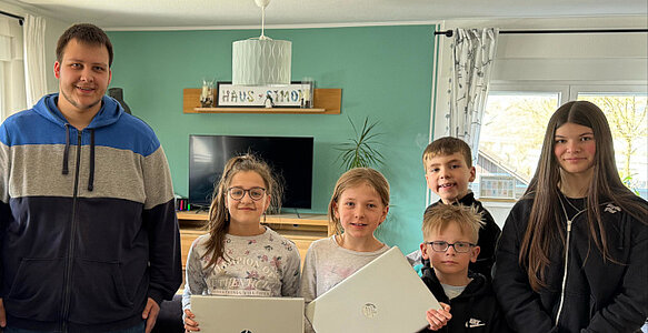 Gruppenbild Notebook-Spendenübergabe in Olpe