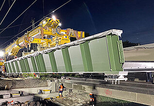 KRC1200-2 beim Brückeneinhub