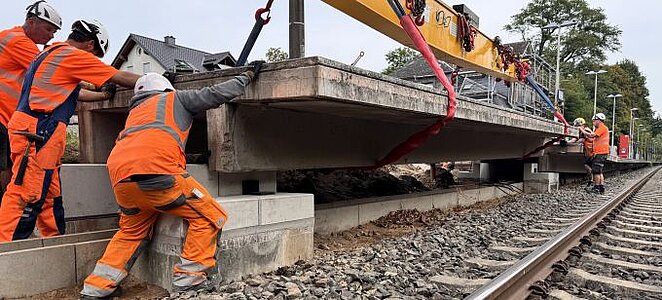 Bahnsteigmontage in Dattenfeld