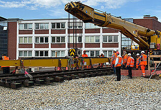 Eisenbahndrehkran „Thor“ im Einsatz an der Plathnerstraße in Hannover