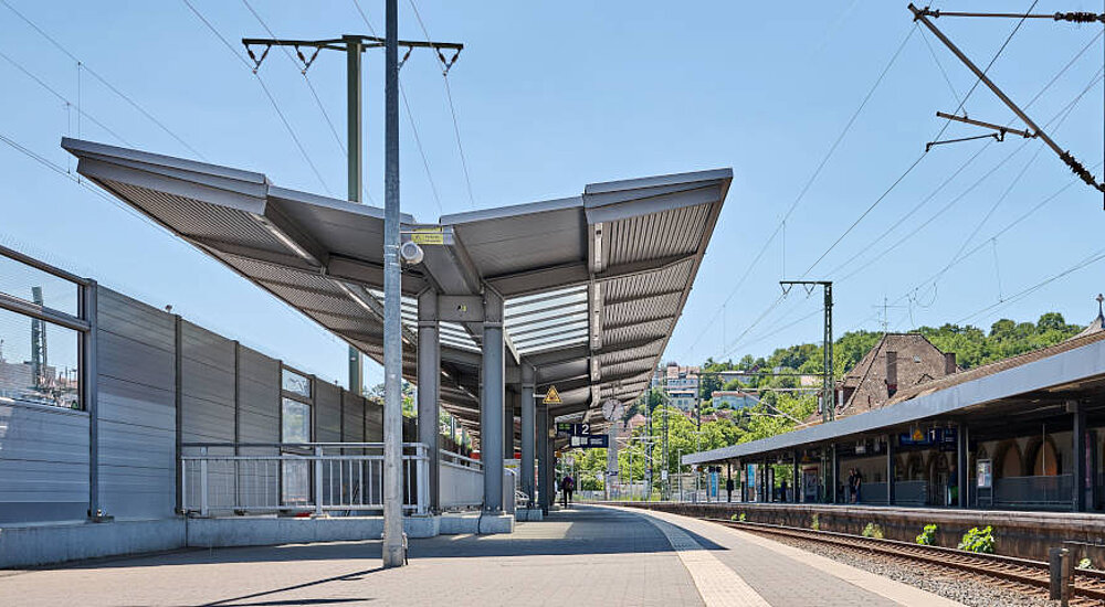 Bahnsteigdach Evolution in Stuttgart-Feuerbach