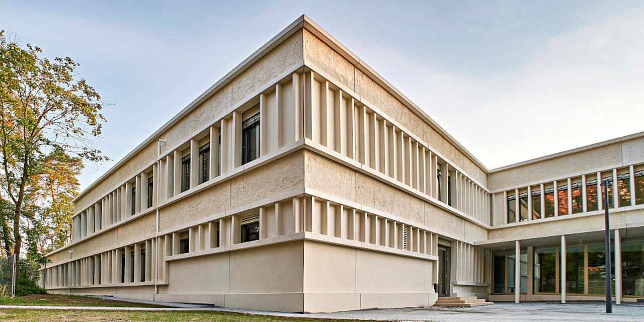 Fassade der WHS Darmstadt - Wirtschaftliche Hochschule