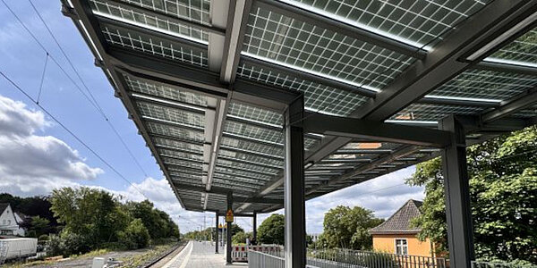 Bahnsteigdach mit Photovoltaik in Lünen
