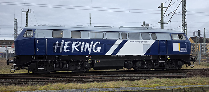 Lok BR218 im HERING-Design Seitenansicht