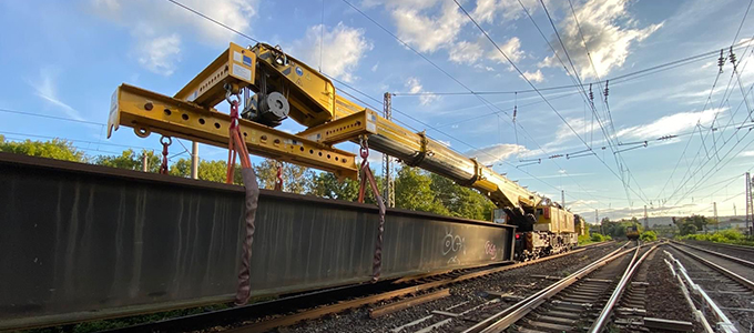KRC1200-2 beim Brückeneinhub